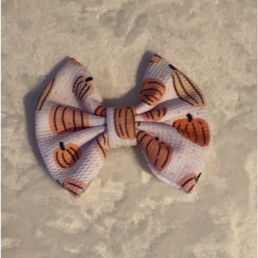 Clip on bow